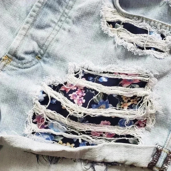 CarMar jean shorts 100% cotton destressed floral womens size 27 - Picture 8 of 8